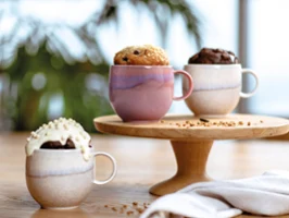 Three Perlemor cups filled with cup cakes on a wooden stand
