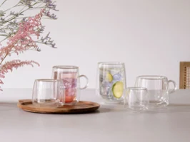Elegant double-walled glasses from the Artesano Hot & Cold collection by Villeroy & Boch, shown in a cozy setting perfect for enjoying both hot and cold beverages in style.