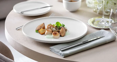 Afina plate from Villeroy & Boch with shallots and Venus clams.