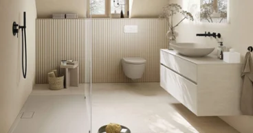 Modern bathroom with a rectangular Architectura shower, a Loop & Friends washbasin and a Collaro vanity unit, a Subway 2.0 toilet, a large mirror and a window.