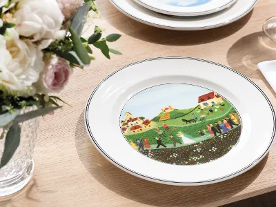 Design Naif crockery combined with elegant Boston glass vases and glasses creating an elegant visual composition