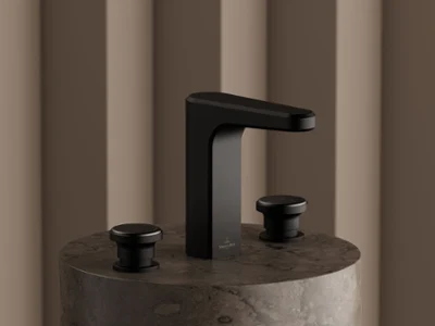 Miscelatore lavabo a tre fori distintivo Villeroy & Boch Vea nero opaco, che combina sofisticazione moderna ed eleganza senza tempo.