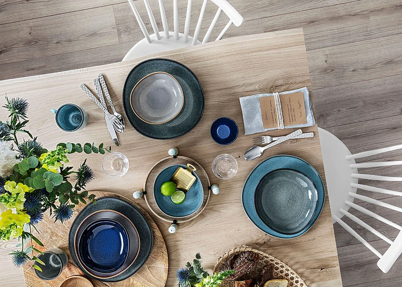 A wooden table with Lave plates from Villeroy & Boch on it.