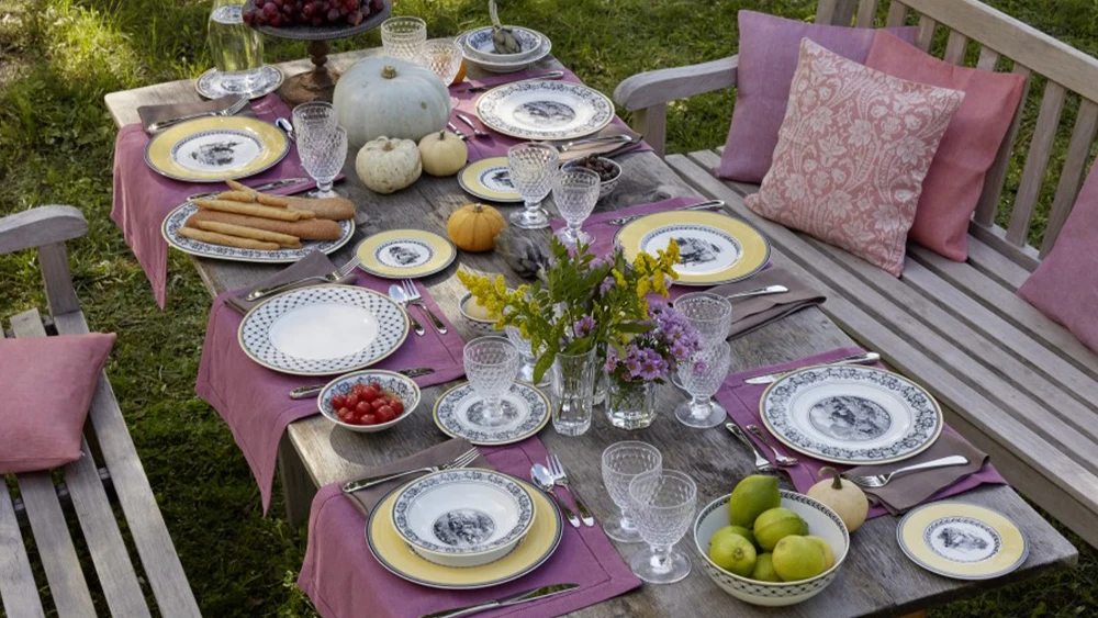 An outdoor fall themed table setting using Audun dinnerware and Boston glassware.