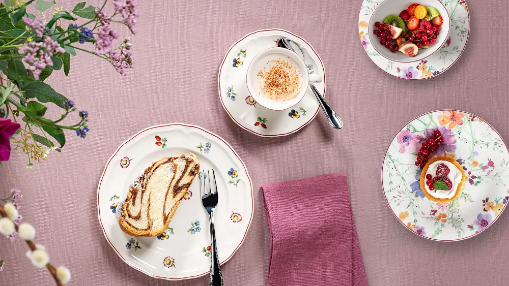 Petite fleur with marie fleur on pink tablesetting with flowers