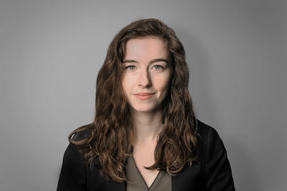 L'employée Virginia Ballmert est photographiée de profil