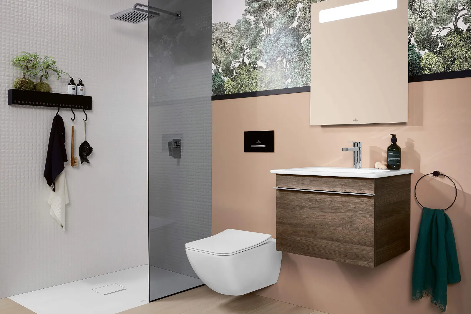 Une salle de bains avec des WC Venticello, un meuble sous plan et une douche Squaro Infinity.