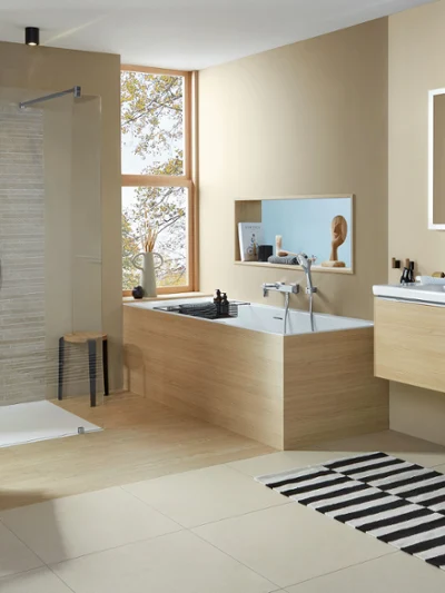 Baderom med badekar, dusj og servantskap i tre Subway 3.0 baderom med badekar, walk-in-dusj og servantskap i tre, som kombinerer tidløst design med funksjonell eleganse for daglig komfort.
