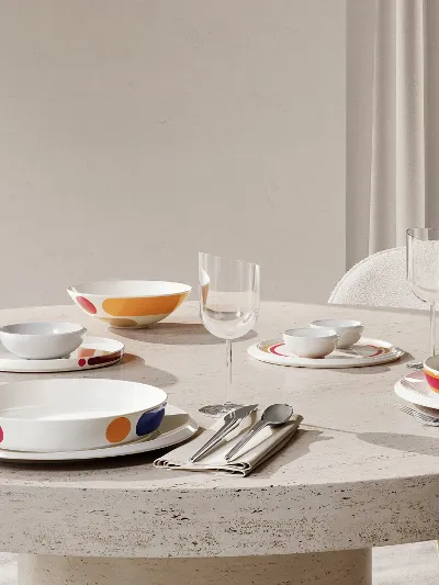 La Boule Miami table setting with Red Dot Award logo La Boule Miami table setting with NewMoon glass tableware