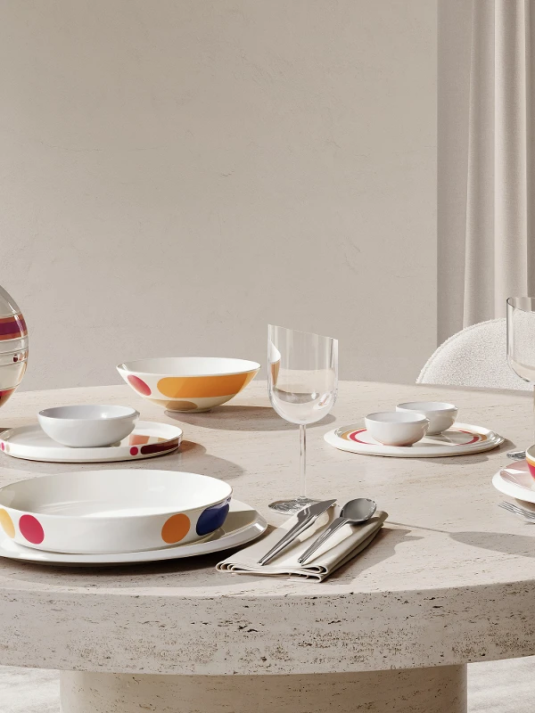 La Boule Miami tablesetting with newmoon glassware