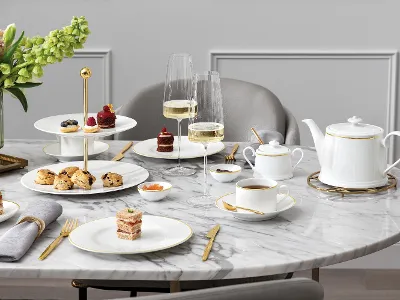 La collection Château Septfontaines en combinaison avec les couverts de table Metrochic pour un thé chic Une combinaison raffinée de la collection Château Septfontaines et des couverts de table Metrochic, parfaite pour une table raffinée