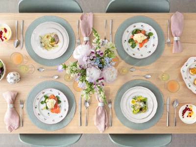 Petite Fleur and Manoir table setting Full table setting featuring Petite Fleur and Manoir dinnerware, arranged in alternating styles.