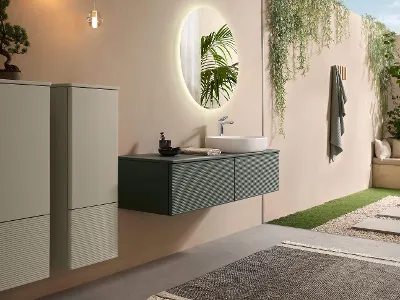 Mobili arredo bagno Antao verdi e beige in un bagno moderno Un bagno con mobili arredo bagno moderni in verde e beige della collezione Antao di Villeroy & Boch.
