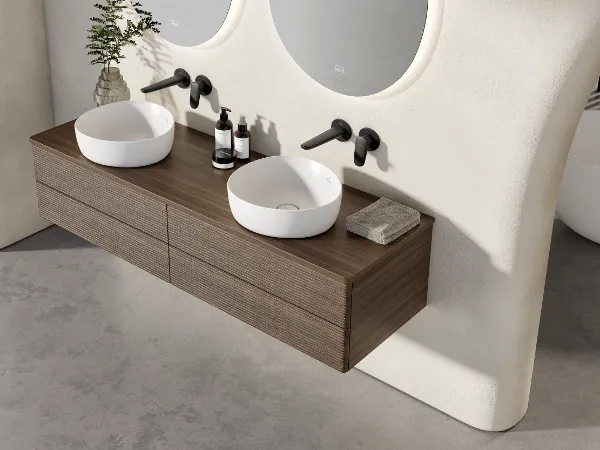 Grifería Antao de color negro en el cuarto de baño Un cuarto de baño moderno con dos lavabos y grifos de color negro de la colección Antao de Villeroy & Boch.