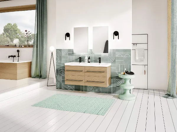Avento Waschbecken mit Unterschrank und Spiegel Ein Avento Waschbecken in hellem Badezimmer mit beleuchtetem Spiegel und Waschtischunterschrank.