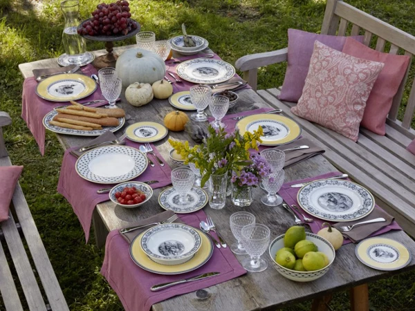 Audun collection paired with clear Boston glassware on a fall themed table An outdoor fall themed table setting using Audun dinnerware and Boston glassware.