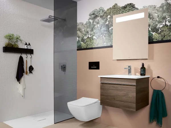 Venticello toilet with Squaro Infinity shower tray in a bathroom A bathroom with a Venticello toilet, vanity unit and Squaro Infinity shower.