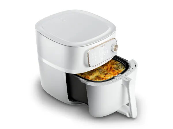 Competition – Philips hot air fryer A white Philips hot air fryer with the basket partially open, revealing the cooked food inside.