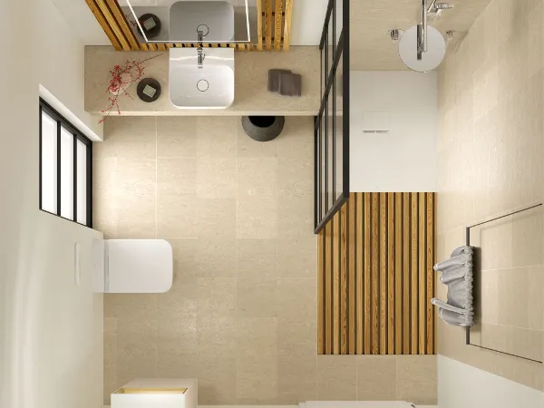 Cuarto de baño con la colección de baño Finion de Villeroy & Boch Vista superior de un cuarto de baño minimalista con azulejos beige, una zona de ducha, un inodoro, un lavabo con un espejo con marco de madera y una ventana que deja pasar la luz natural. Una maceta añade un toque de decoración.