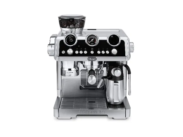 Silberne Espressomaschine von De‘Longhi Silberne Espressomaschine mit eingebauter Mühle, Digitalanzeige, Dampfdüse und Milchaufschäumeraufsatz.