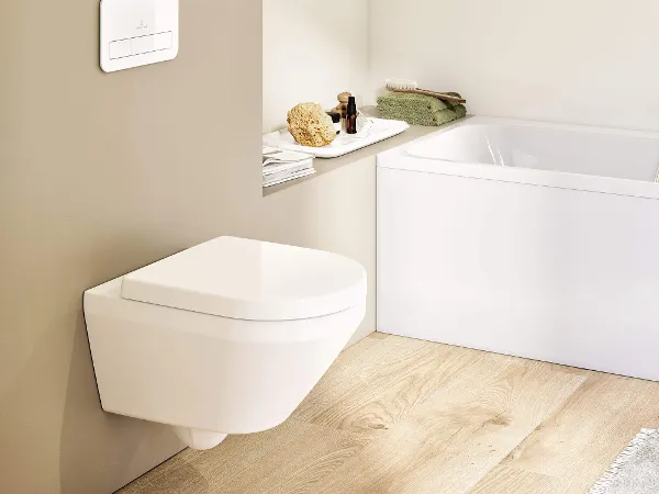 Architectura WC in Scandi-Bad Eine weiße Architectura Toilette mit Drückerplatte in einem beigen Badezimmer im Scandi-Look