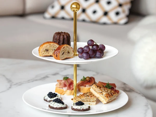 Tiered cake stand from Villeroy & Boch: stylish presentation for
