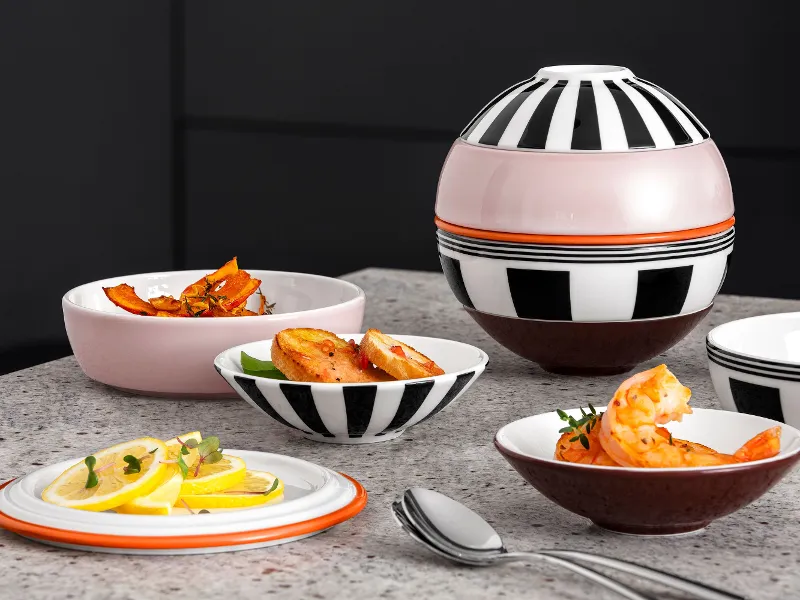 Various dishes, including shrimp and lemon slices, are served in La petite Boule bowls.