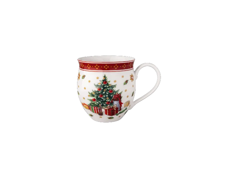 Villeroy & Boch Keramiktasse mit einem Weihnachtsbaum- und Geschenkedesign, mit rotem Rand und dekorativen Akzenten.