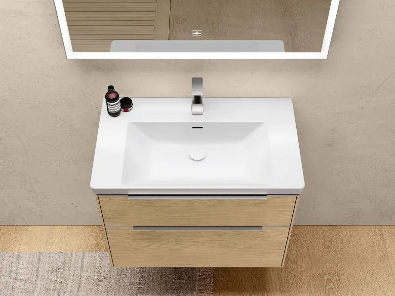 Lavabo da bagno Subway 3.0 bianco con mobiletto e rubinetto marrone.