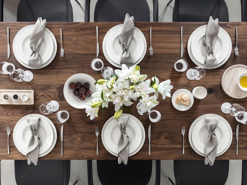 Aerial view of full Manufacture Rock Blanc tablesetting.