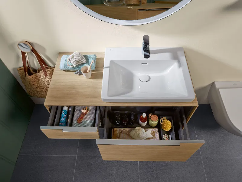 Un lavabo Subway 3.0 con cassetti aperti e miscelatore Liberty.