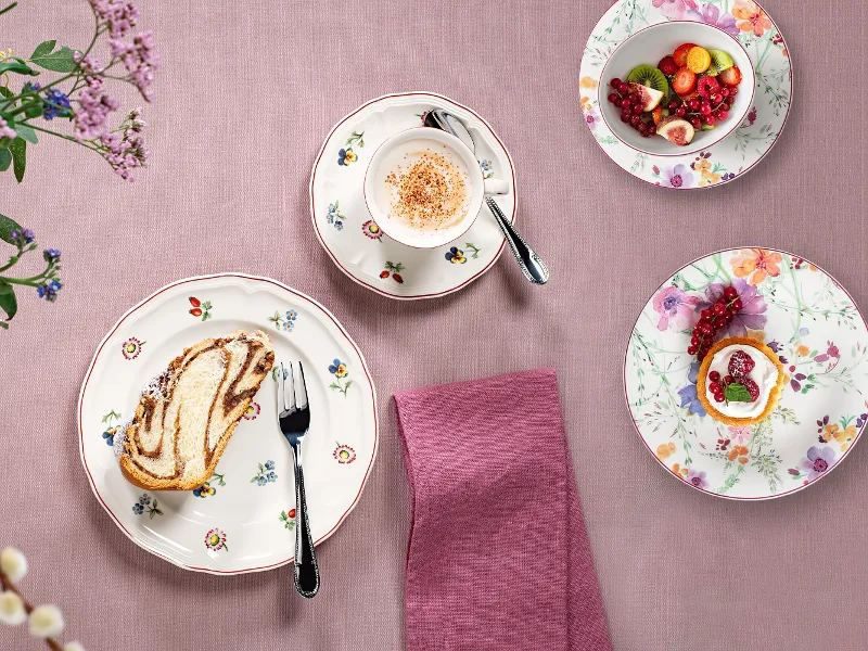 Petite fleur with marie fleur on pink tablesetting with flowers