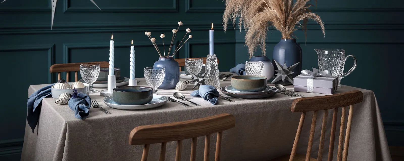 Bordsuppsättning med Crafted-kollektionen Ett julbord med servisen Crafted like. by Villeroy & Boch.
