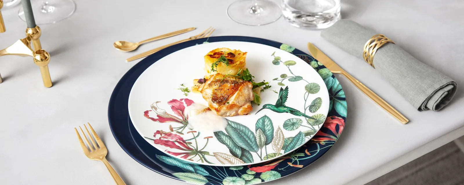 Avarua plates and cutlery from MetroChic by Villeroy & Boch.